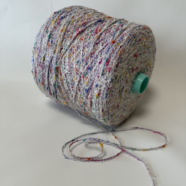 Faktūriniai medvilnės mezgimo siūlai su vizkoze ir poliamidu