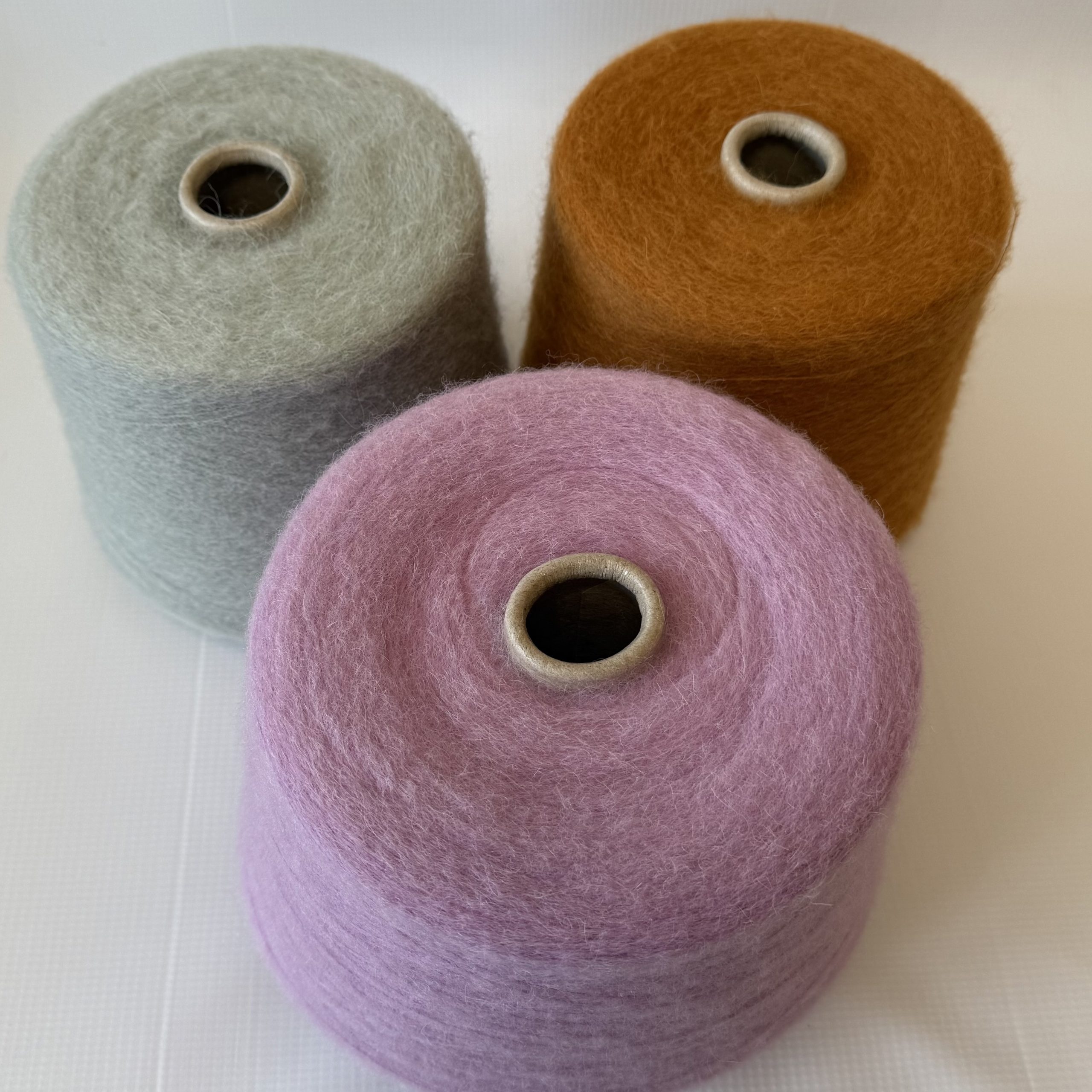 Baby alpakos vilnos mezgimo siūlai su merino vilna ir poliamidu