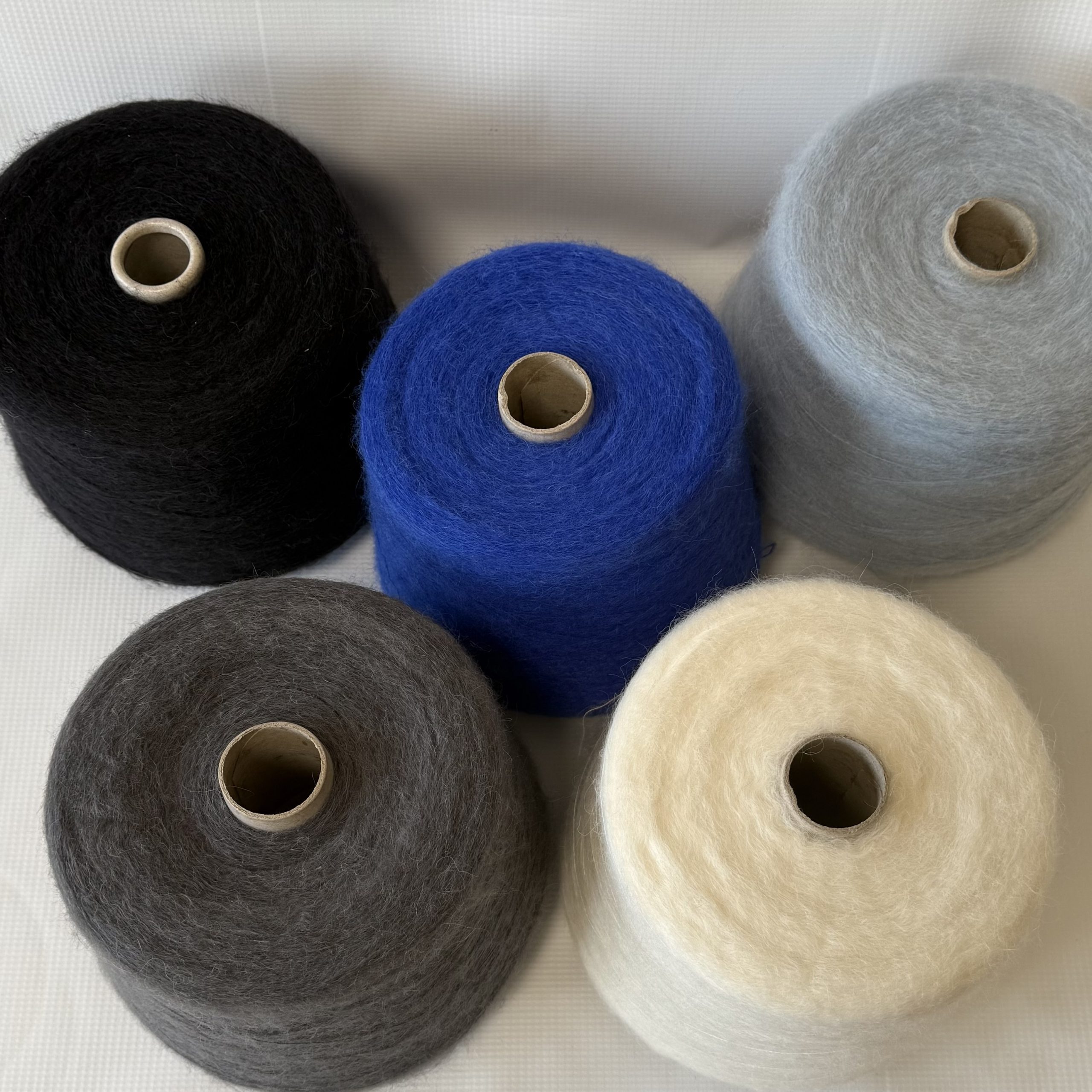 Baby alpakos vilnos mezgimo siūlai su merino vilna, poliamidu