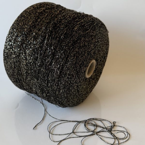 Viskozės mezgimo siūlai su metalizuotu poliesteriu