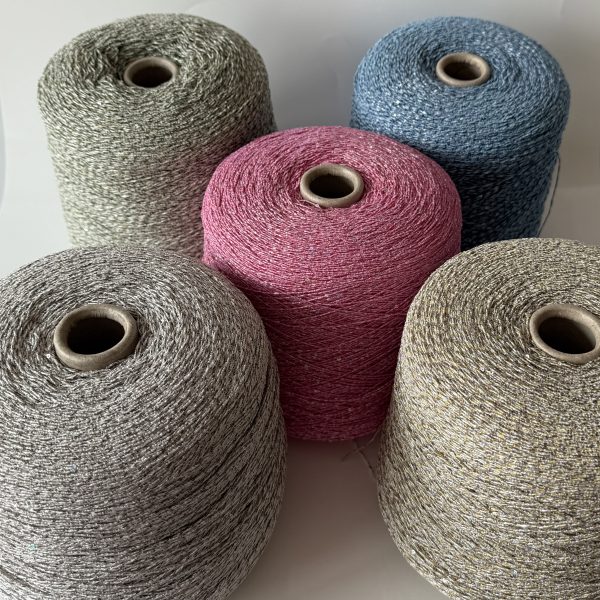 Medvilnės mezgimo siūlai su viskoze, poliamidu ir žvyneliais