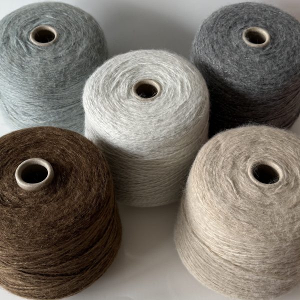 Merino vilnos mezgimo siūlai su baby alpakos vilna, poliamidu, akrilanu ir liureksu