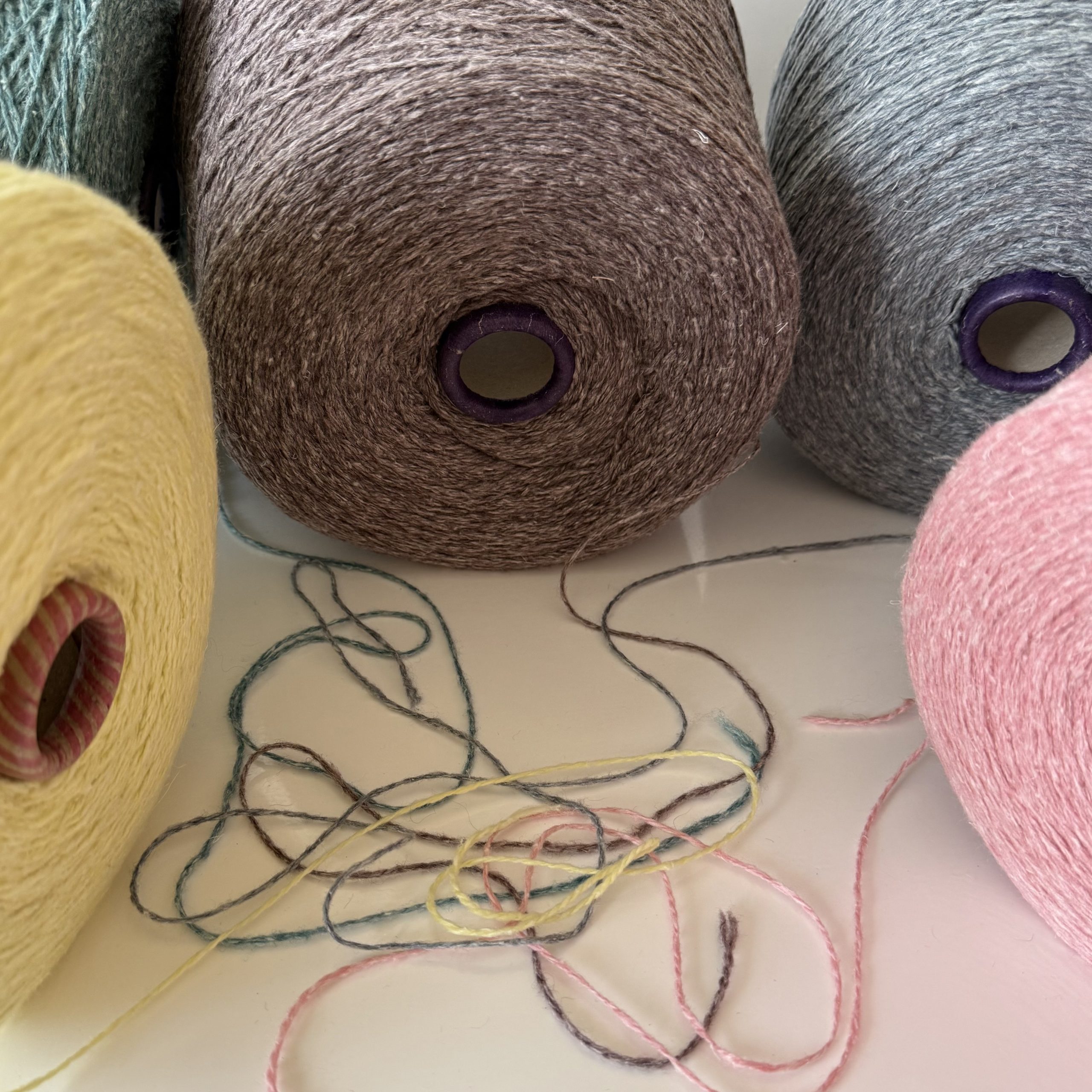 Merino vilnos mezgimo siūlai su buretiniu šilku ir linu - Image 2