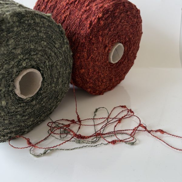 Faktūriniai merino vilnos mezgimo siūlai ir poliamido pumpurėliais