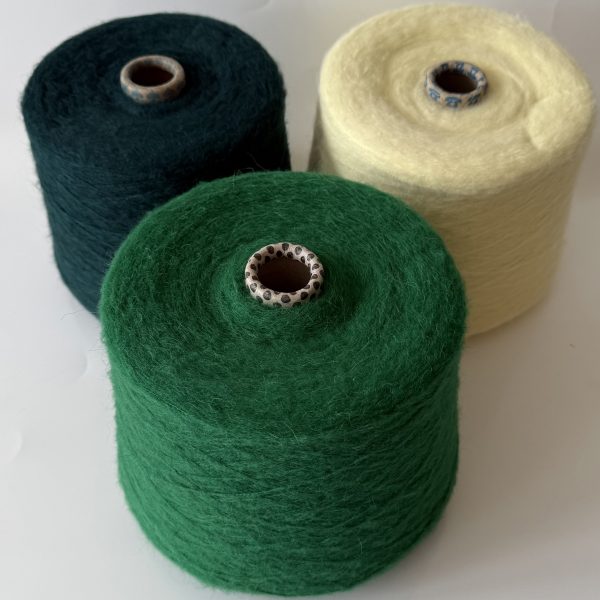 Alpakos vilnos mezgimo siūlai su akrilanu ir poliamidu