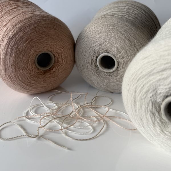 Merino vilnos mezgimo siūlai su alpakos vilna ir poliamidu