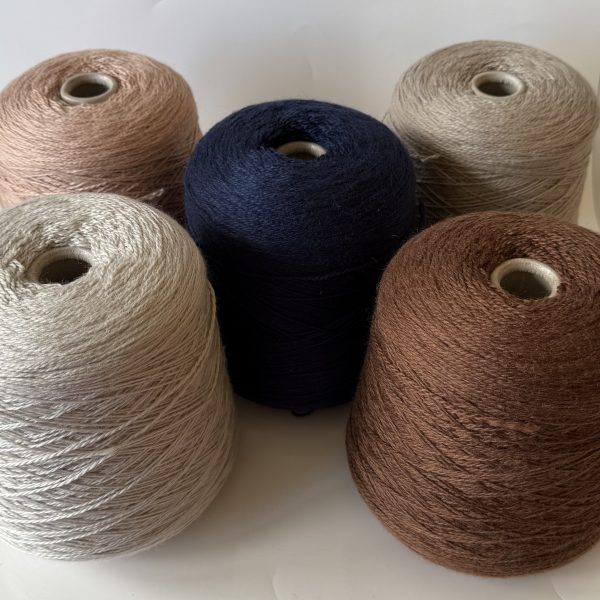 Merino vilnos mezgimo siūlai su mohera ir akrilanu