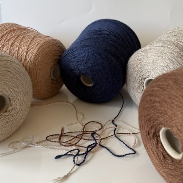 Merino vilnos mezgimo siūlai su mohera ir akrilanu