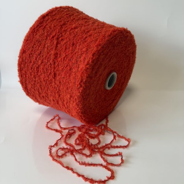 Pusvilnės bukle mezgimo siūlai su alpakos ir merino vilna