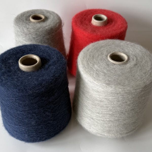 Baby alpakos vilnos mezgimo siūlai su merino vilna, poliamidu, elastanu