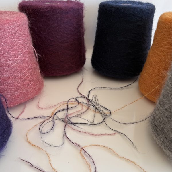 Baby alpakos vilnos mezgimo siūlai su merino vilna ir poliamidu