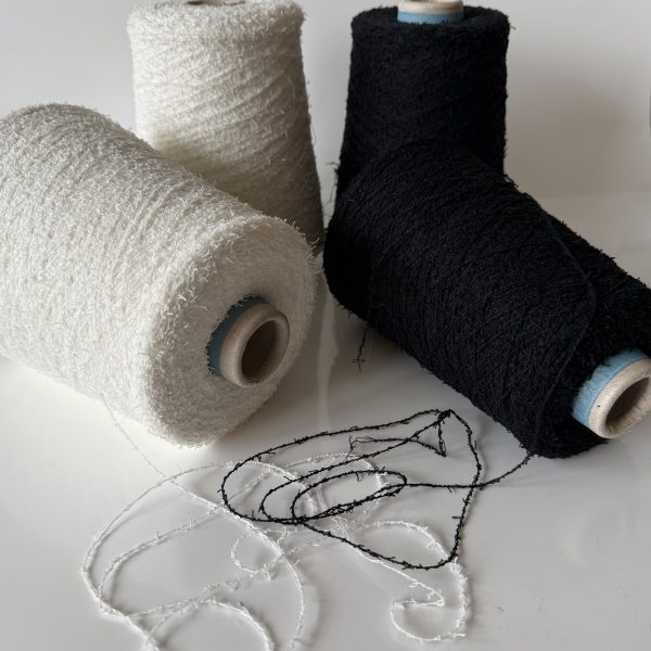 Medvilnės fakturiniai mezgimo siūlai su poliamidu