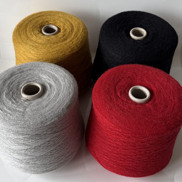 Superfine alpakos vilnos mezgimo siūlai su vilna ir akrilanu
