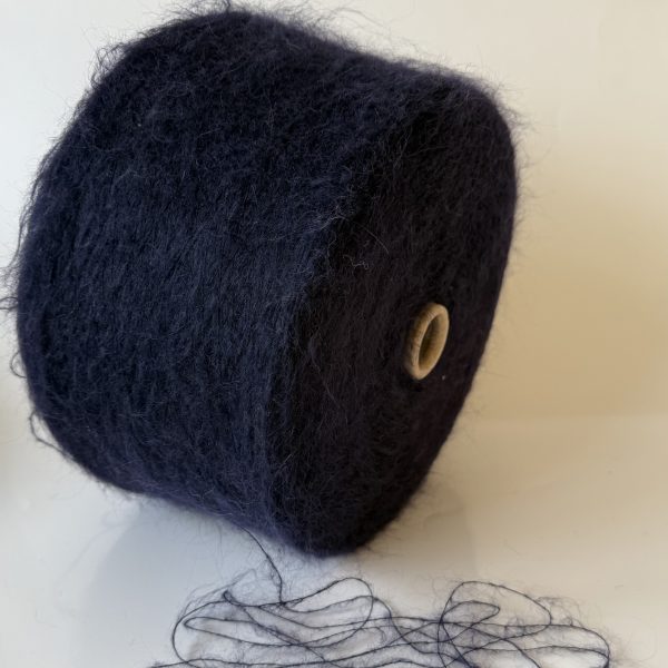 Kid moheros mezgimo siūlai su merino vilna, viskoze, poliamidu ir poliesteriu