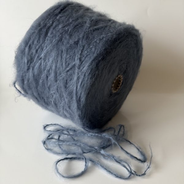 Pūkuoti akrilano mezgimo siūlai