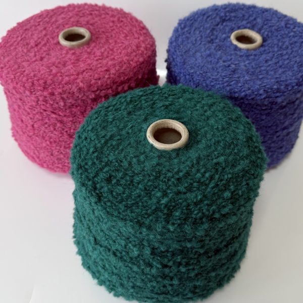 Akrilano buklė mezgimo siūlai su merino ir alpakos vilna, viskoze ir poliesteriu