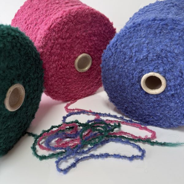 Akrilano buklė mezgimo siūlai su merino ir alpakos vilna, viskoze ir poliesteriu