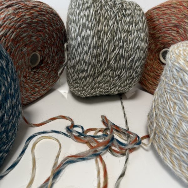 Melanžiniai merino ir alpakos vilnos mezgimo siūlai su viskoze ir akrilanu