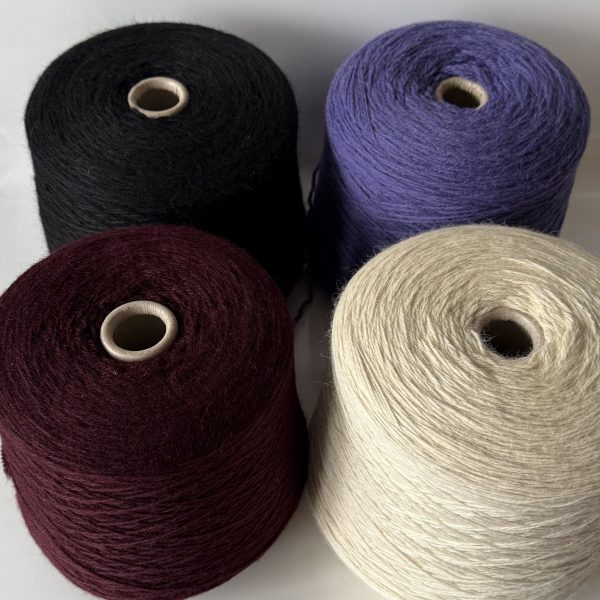 Itališkos vilnos (100%) mezgimo siūlai