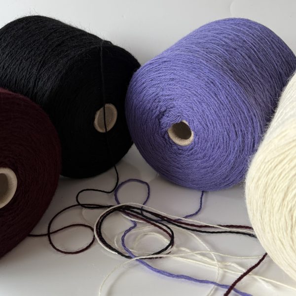 Itališkos vilnos (100%) mezgimo siūlai