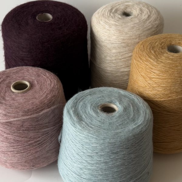 Baby alpakos vilnos mezgimo siūlai su merino vilna ir poliamidu