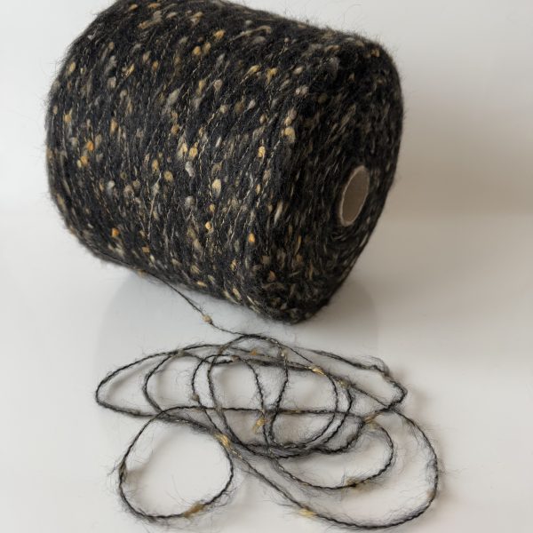 Alpakos vilnos faktūriniai mezgimo siūlai su medvilne ir poliamidu