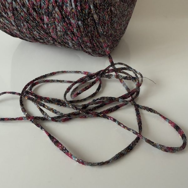 Viskozės mezgimo siūlai su blizgiu poliesteriu