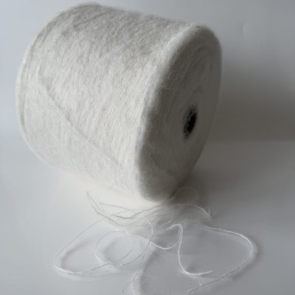 Alpakos vilnos mezgimo siūlai su akrilanu ir poliamidu