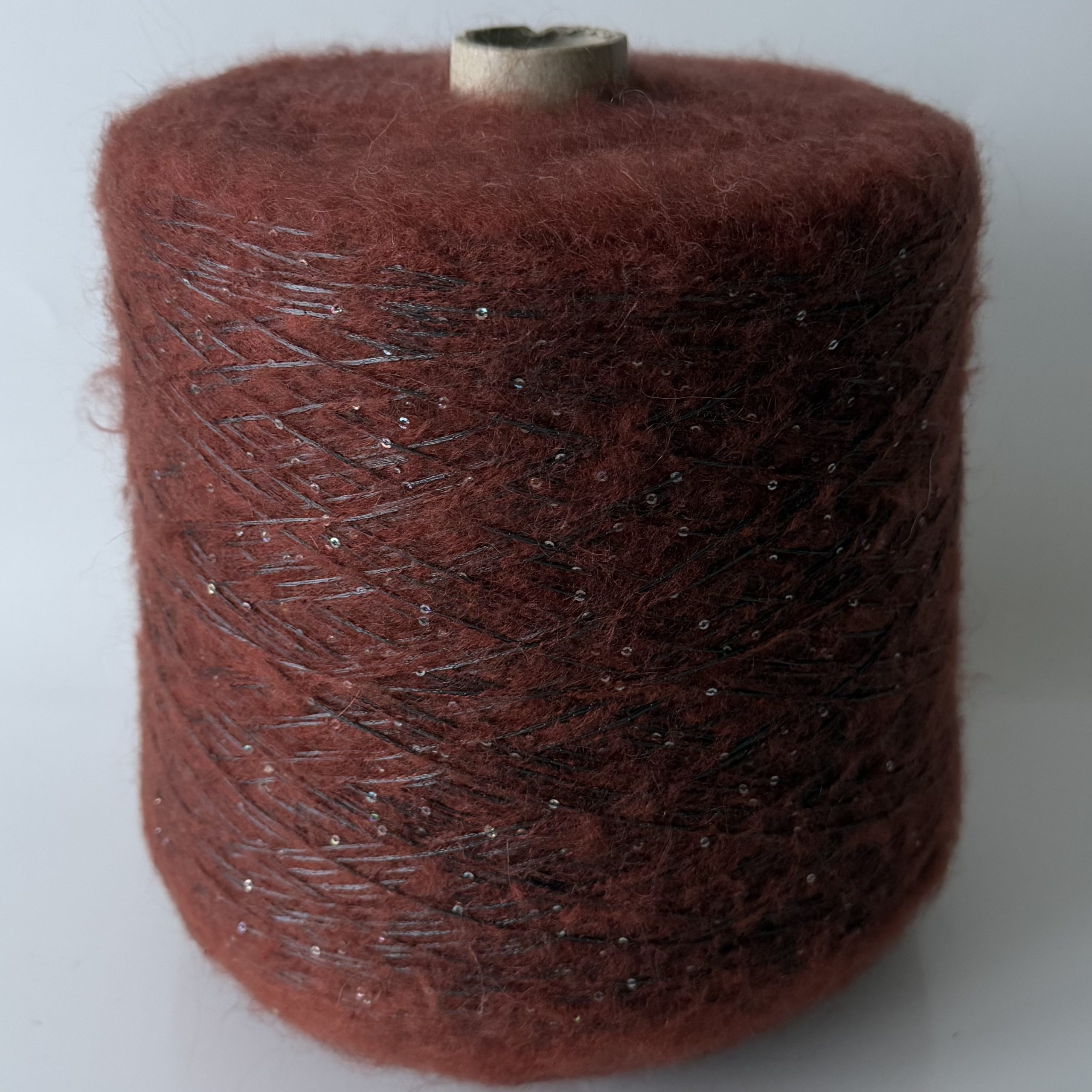 Moheros mezgimo siūlai su akrilanu, poliamidu ir poliesteriu su žvyneliais