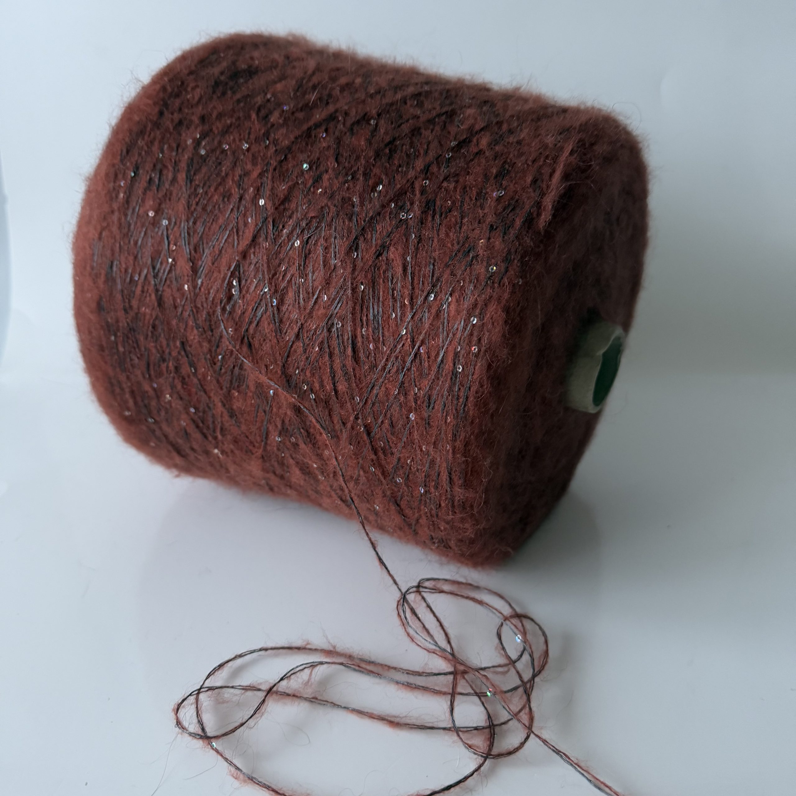 Moheros mezgimo siūlai su akrilanu, poliamidu ir poliesteriu su žvyneliais - Image 2