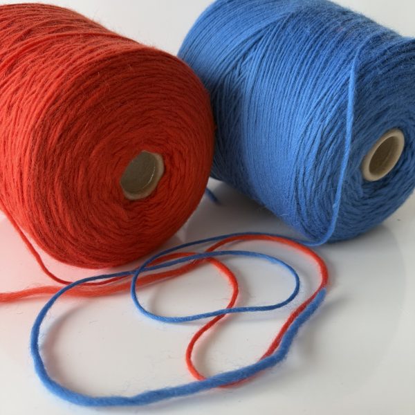 Itališkos vilnos (100%) mezgimo siūlai