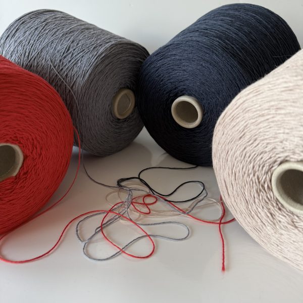Merino vilnos mezgimo siūlai su medvilne