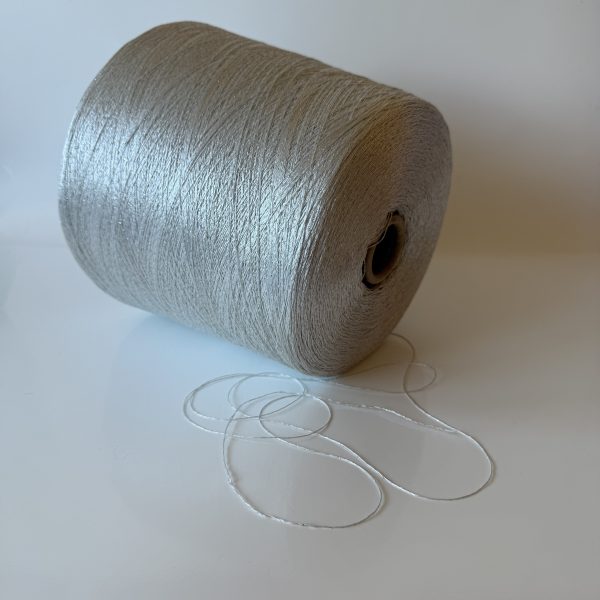 Viskozės mezgimo siūlai su blizgiu poliesteriu
