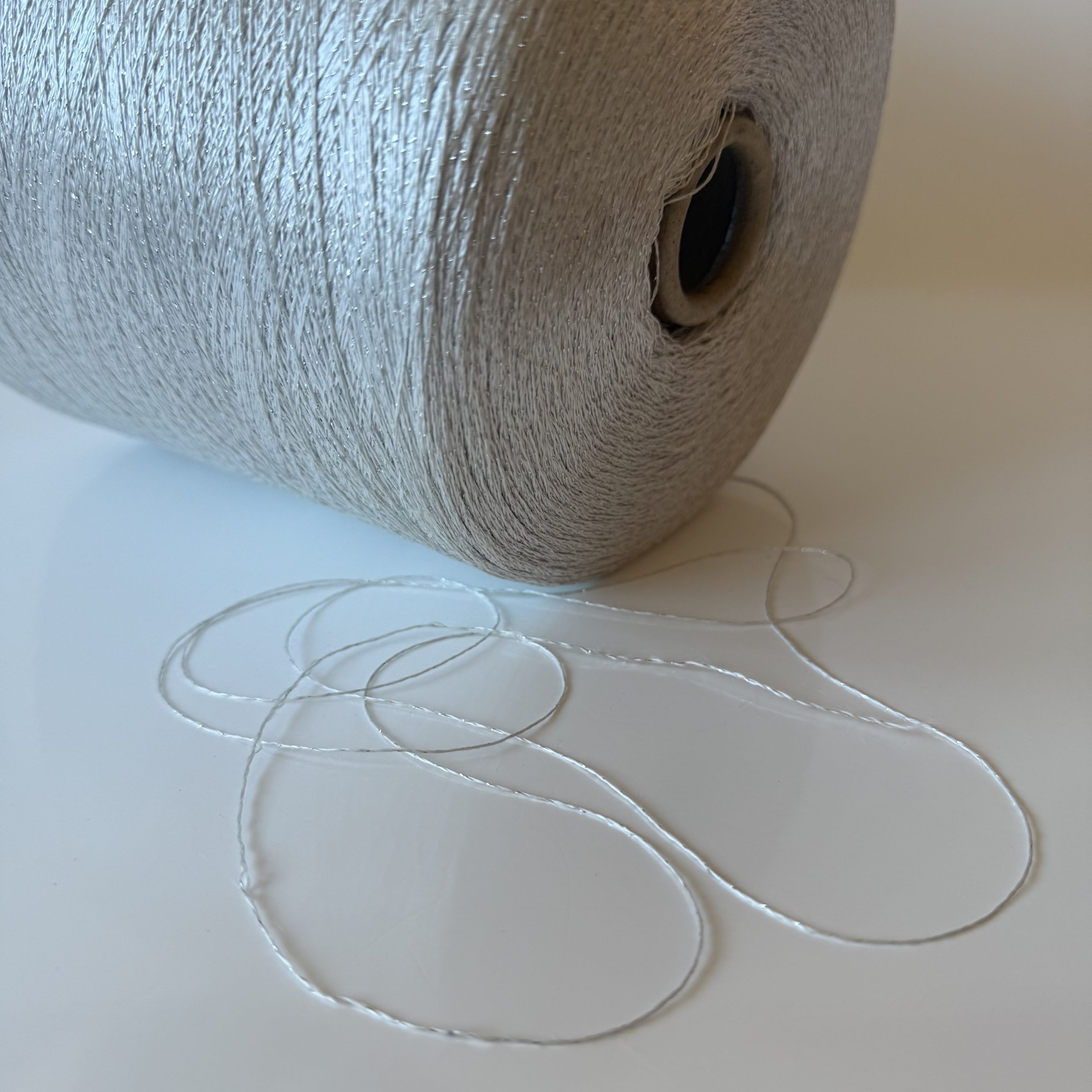 Viskozės mezgimo siūlai su blizgiu poliesteriu - Image 3