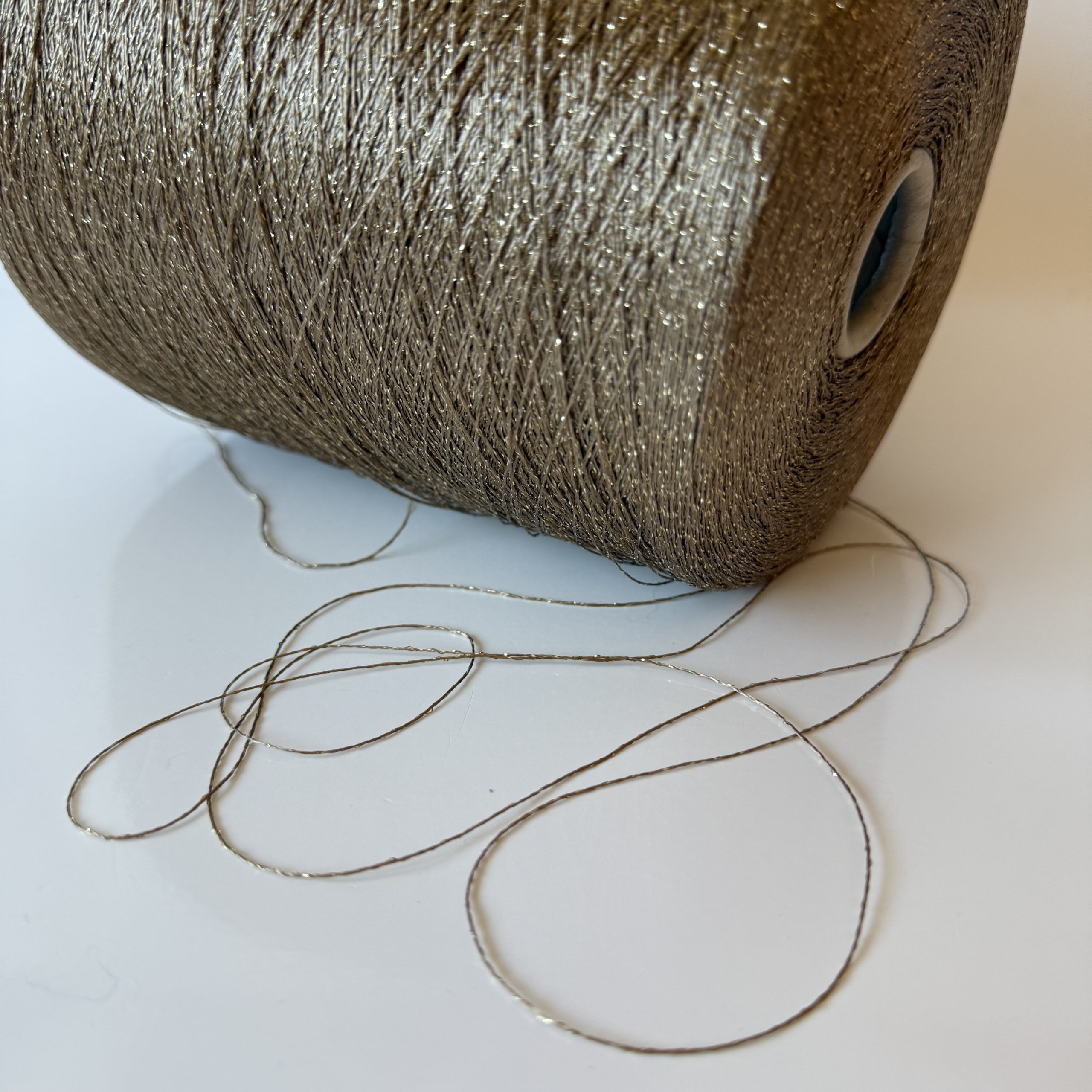 Viskozės mezgimo siūlai su blizgiu poliesteriu - Image 3