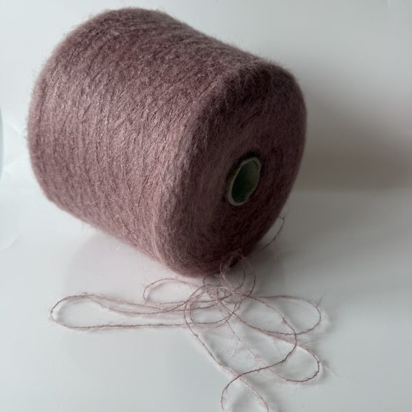 Moheros mezgimo siūlai su poliamidu ir akrilanu