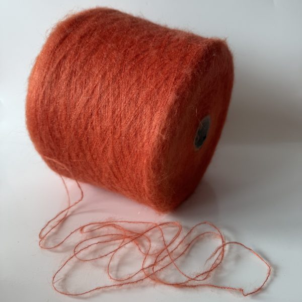 Moheros mezgimo siūlai su poliamidu ir akrilanu