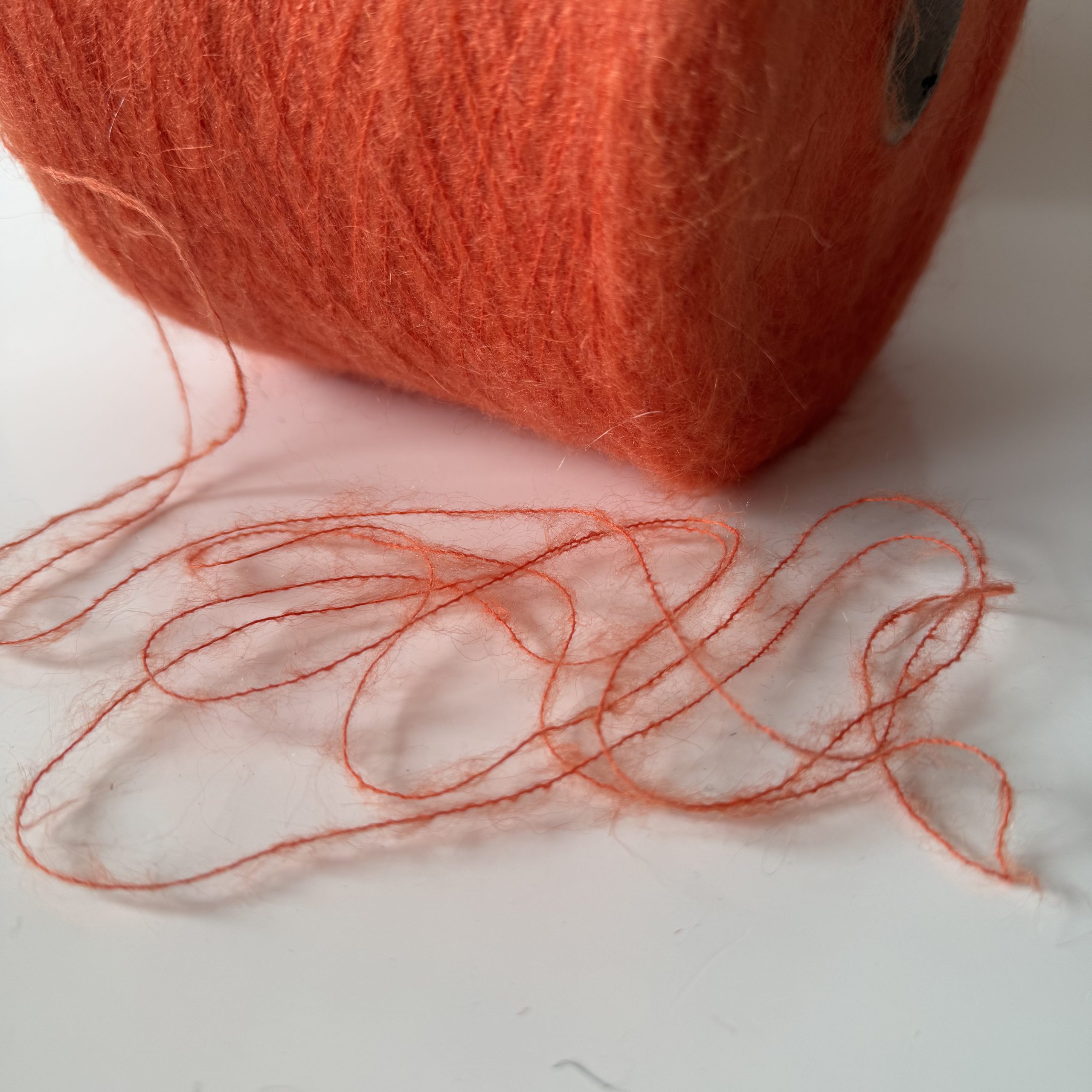 Moheros mezgimo siūlai su poliamidu ir akrilanu - Image 3