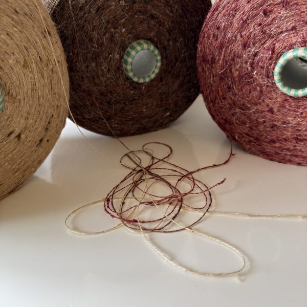 Viskozės tvido mezgimo siūlai su šilku ir linu