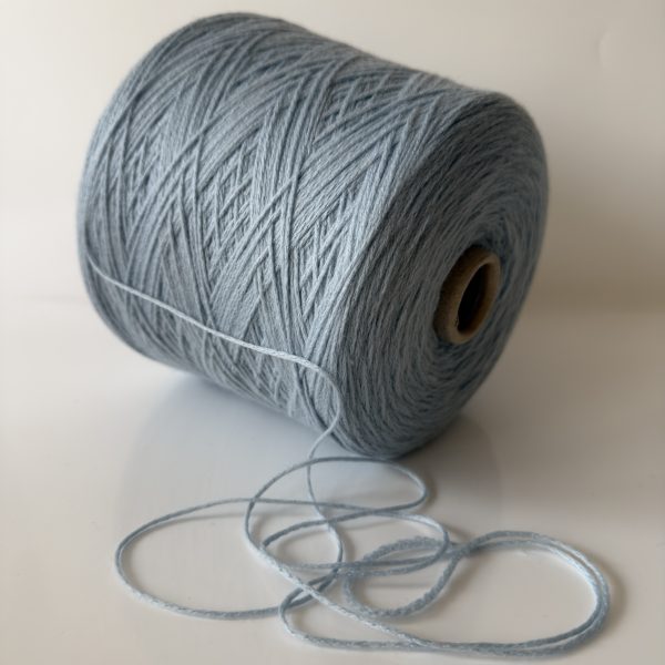 Merino vilnos mezgimo siūlai su kašmyro vilna ir poliamidu