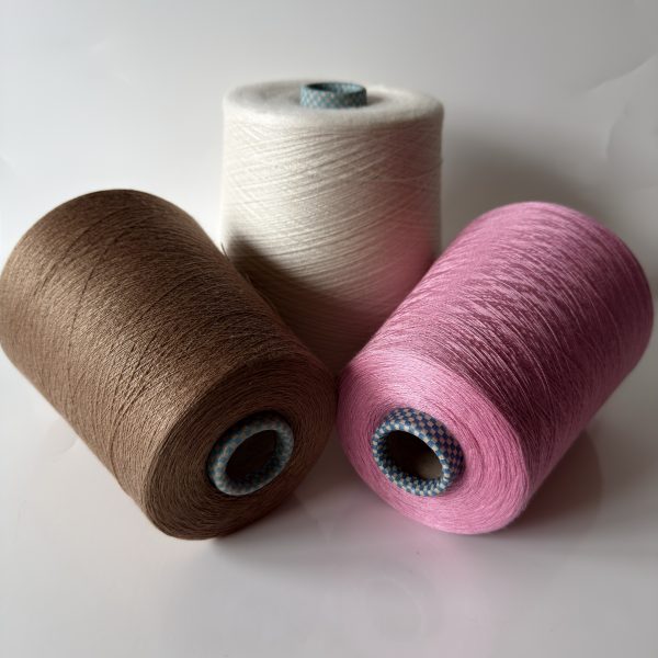 Kašmyro vilnos mezgimo siūlai su merino vilna ir šilku